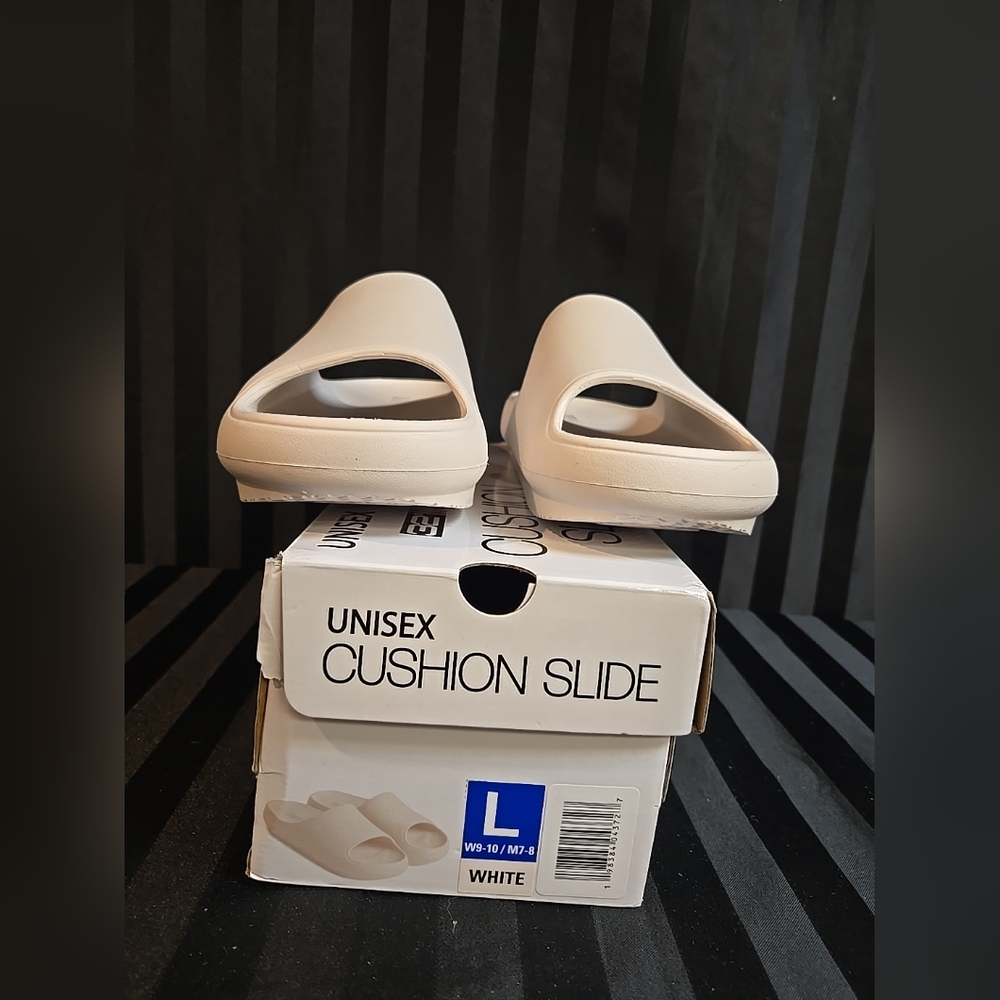 XS Or Large 32° Cool Cushion Slides White Easy Clean EVA Shower Shoes - Picture 8 of 11